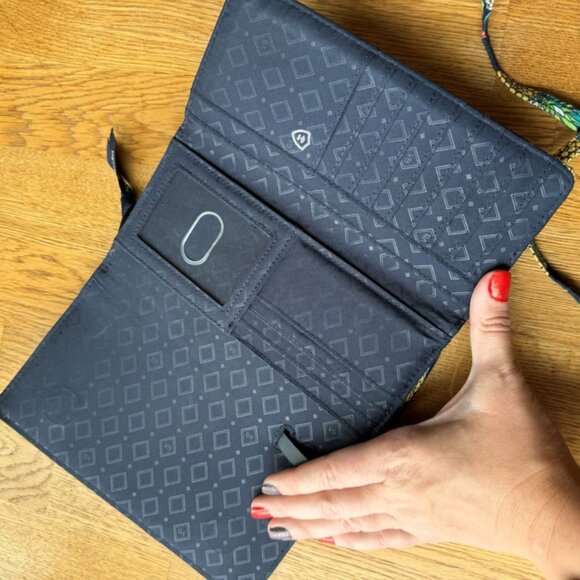 Vera Bradley RFID Wallet Crossbody Toucan Party Pineapple Print - Picture 5 of 7